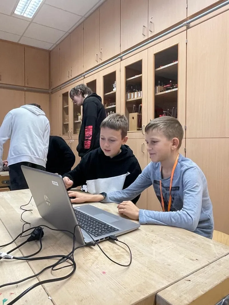 Experiment im Physikraum