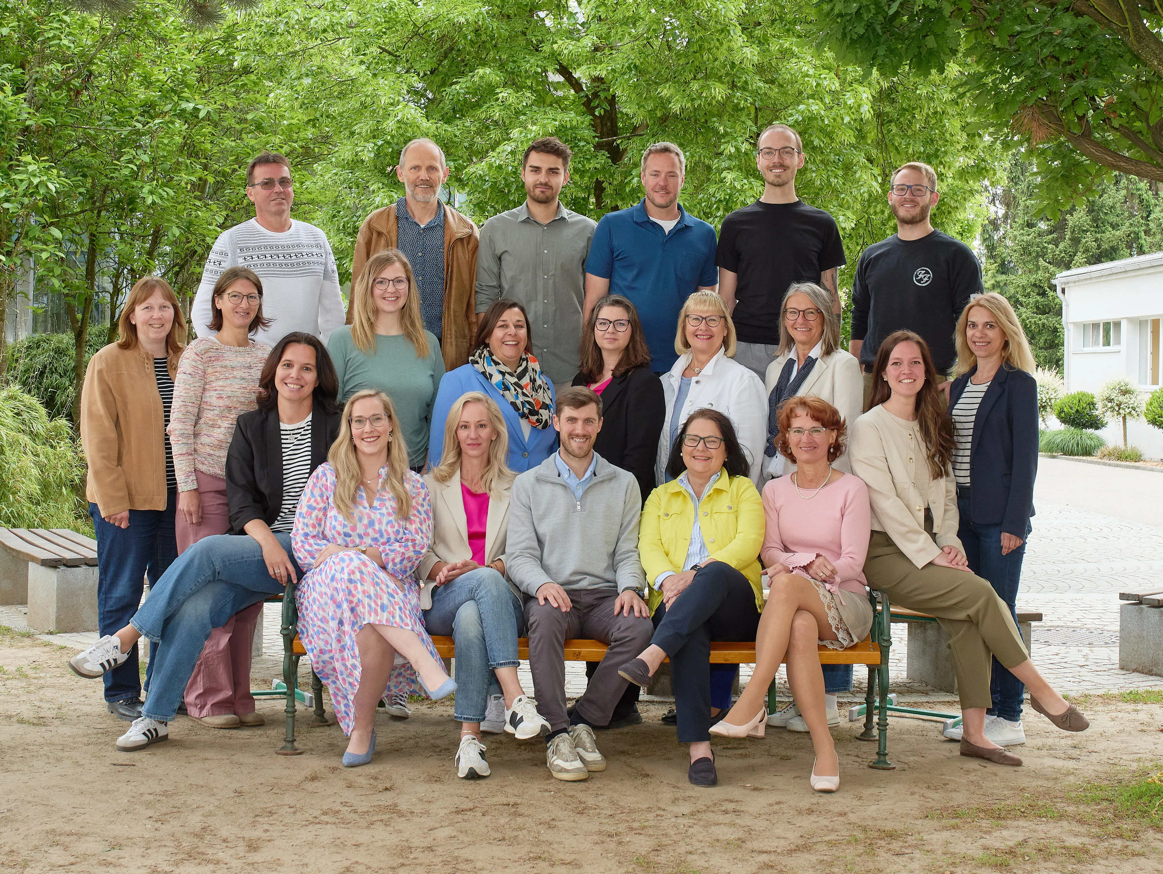 Gruppenfoto des Kollegiums der IMS Steyregg