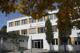 Das Schulgebäude der IMS Steyregg